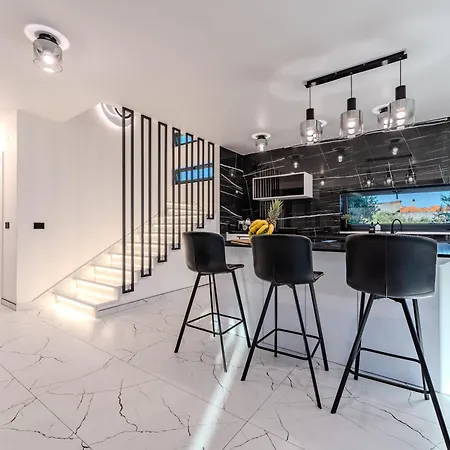 Unique Garoful Villa Sukošan