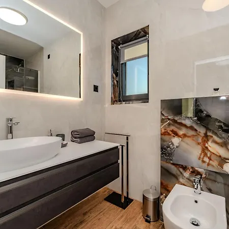 Unique Garoful Villa *
