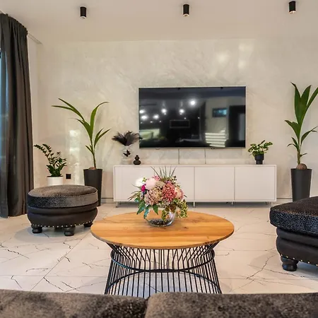 Unique Garoful Villa Sukosan