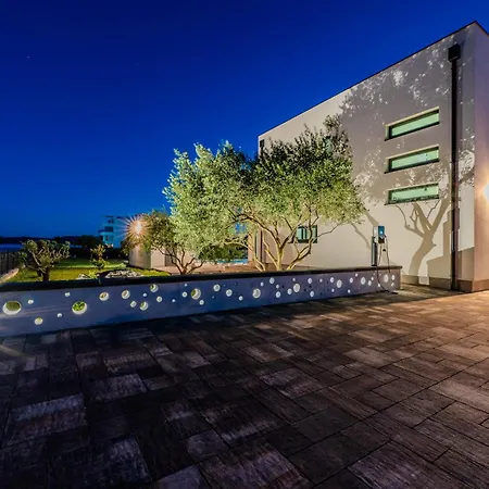 Unique Garoful Villa Sukosan