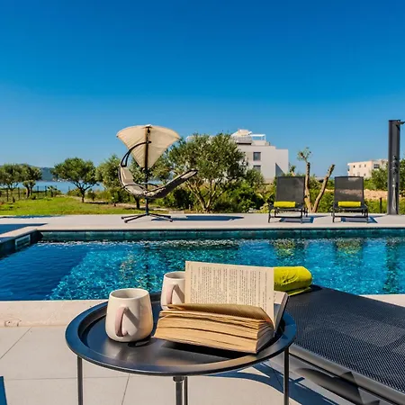 Unique Garoful Villa