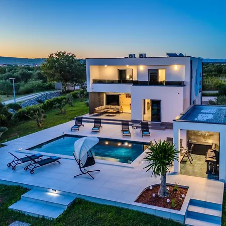 Unique Garoful Villa