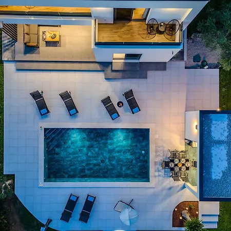 Unique Garoful Villa *